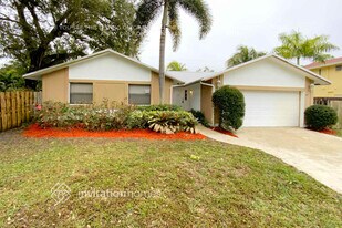 4536 Pine Tree Dr in Delray Beach, FL - Building Photo