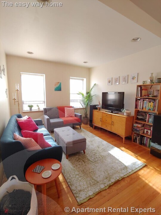 43 Ivaloo St, Unit #3 in Somerville, MA - Foto de edificio