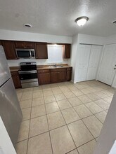 1643 NE 70th St in Ocala, FL - Foto de edificio - Building Photo