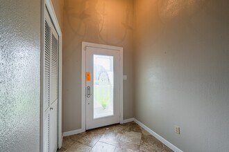 10422 Gulfstream Ln in Sugar Land, TX - Building Photo - Building Photo