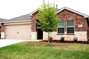 6217 Bracken Dr in Aubrey, TX - Building Photo