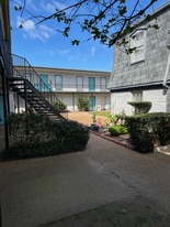 Palm Shore Apartments in Galveston, TX - Building Photo