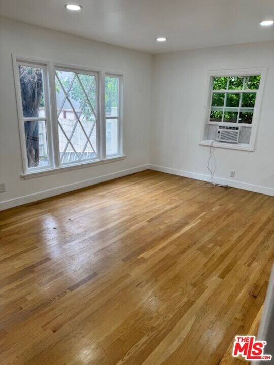 8732 Dorrington Ave in Los Angeles, CA - Building Photo