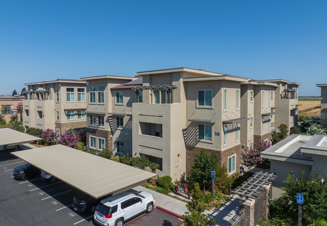 Eight Mile House Apartments in Stockton, CA - Foto de edificio - Building Photo