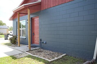 1242 Mohrlake Dr in Brandon, FL - Building Photo - Building Photo