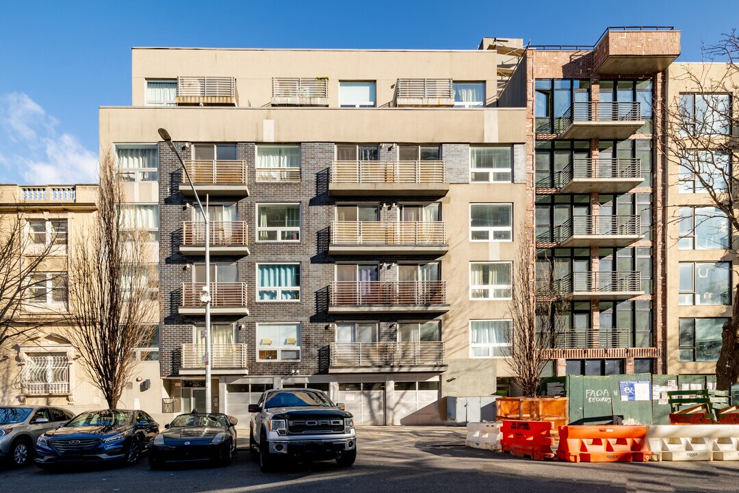 21 Montrose Ave in Brooklyn, NY - Foto de edificio