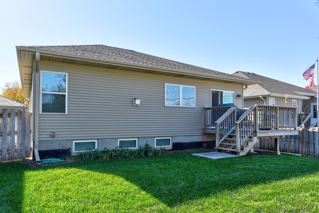 17024 Cypress St in Omaha, NE - Foto de edificio - Building Photo