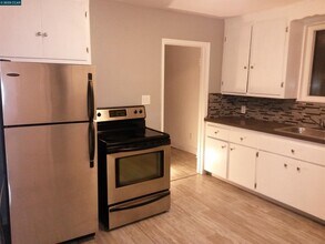 2682 74th Ave in Oakland, CA - Building Photo - Building Photo