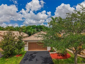 1509 Canary Island Dr in Weston, FL - Building Photo - Building Photo