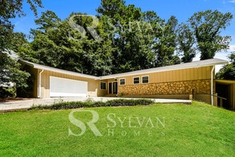 5521 Valley Brook Rd SE in Mableton, GA - Building Photo - Building Photo