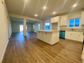 363 Oleander Dr in Chowchilla, CA - Building Photo - Building Photo