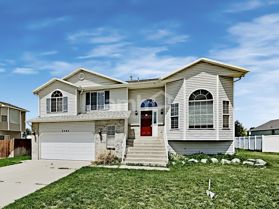 2484 W 1325 N in Layton, UT - Building Photo