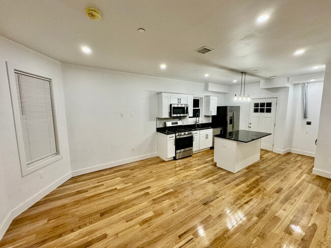 74 Corona St, Unit 2