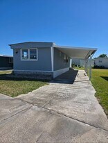 2910 Hibiscus Run Ln. in Ruskin, FL - Building Photo