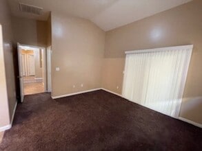 12120 Stonington St in Bakersfield, CA - Building Photo - Building Photo