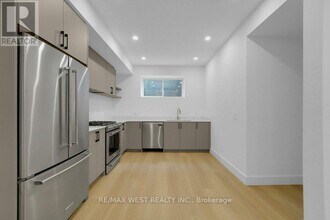 661 Winona Dr in Toronto, ON - Building Photo - Building Photo