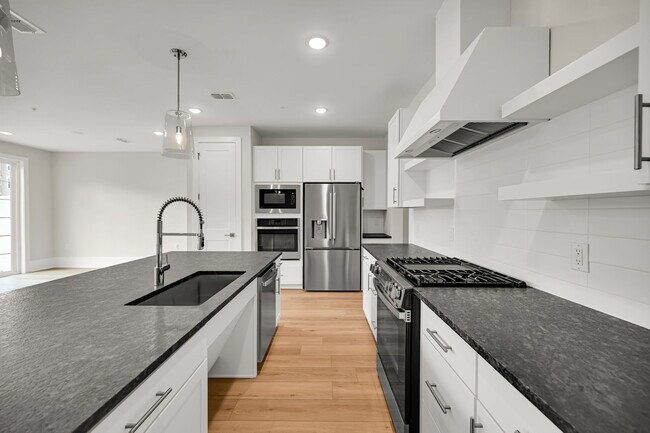 127 Myrtle Rd in Warren, NJ - Building Photo - Building Photo