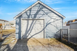 1324 Lakeview Ave in Whiting, IN - Foto de edificio - Building Photo