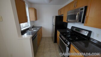 60 Brattle St, Unit 602 in Cambridge, MA - Building Photo