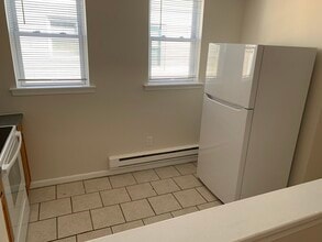2213 S 15th St, Unit 2nd floor rear in Philadelphia, PA - Foto de edificio - Building Photo