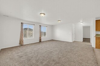 3561-3585 E Rock Creek Rd in Eagle Mountain, UT - Building Photo - Building Photo