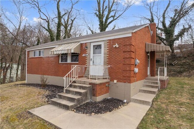 1935 Parkview Pl in Aliquippa, PA - Building Photo - Building Photo