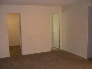 4310 Caliente St in Las Vegas, NV - Building Photo - Building Photo