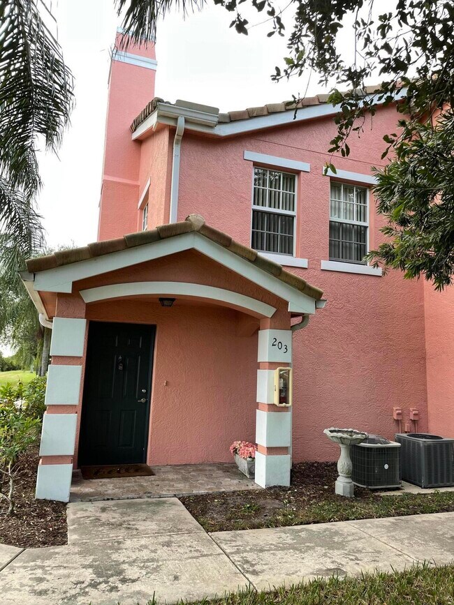 144 SW Peacock Blvd in Port St. Lucie, FL - Foto de edificio - Building Photo