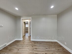 548 N Redwood Rd in Salt Lake City, UT - Building Photo - Building Photo
