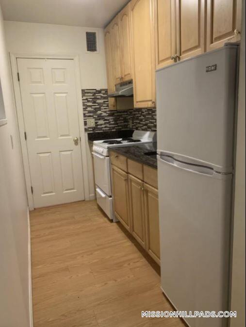 2 Shepherd Ave in Boston, MA - Building Photo