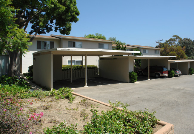 4002 Via Lucero in Santa Barbara, CA - Foto de edificio - Building Photo