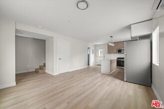 1317 Punta Gorda St in Santa Barbara, CA - Foto de edificio - Building Photo