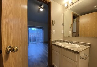 202 E Division Ct in Tacoma, WA - Building Photo - Building Photo