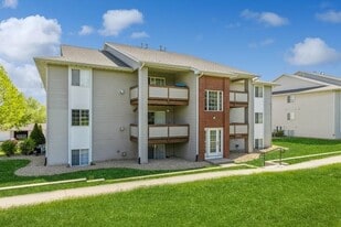 2440 Rushmore Dr in Iowa City, IA - Building Photo