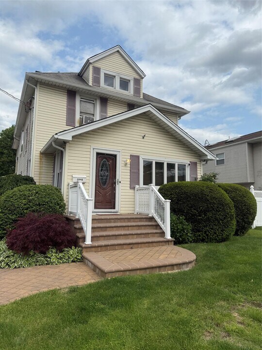 2359 Bellmore Ave in Bellmore, NY - Building Photo