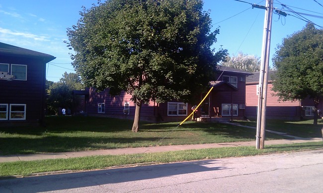 Grove Street Apartments in Bloomington, IL - Building Photo - Building Photo