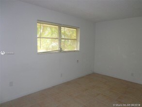 2530 Pierce St-Unit -204 in Hollywood, FL - Building Photo - Building Photo