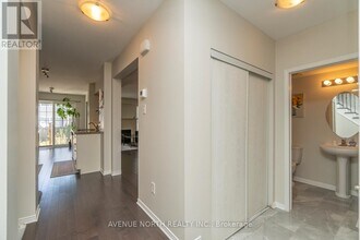 103 Osnabrook Private in Ottawa, ON - Building Photo - Building Photo
