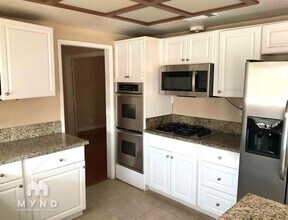 1802 Nuevo Rd in Henderson, NV - Building Photo - Building Photo