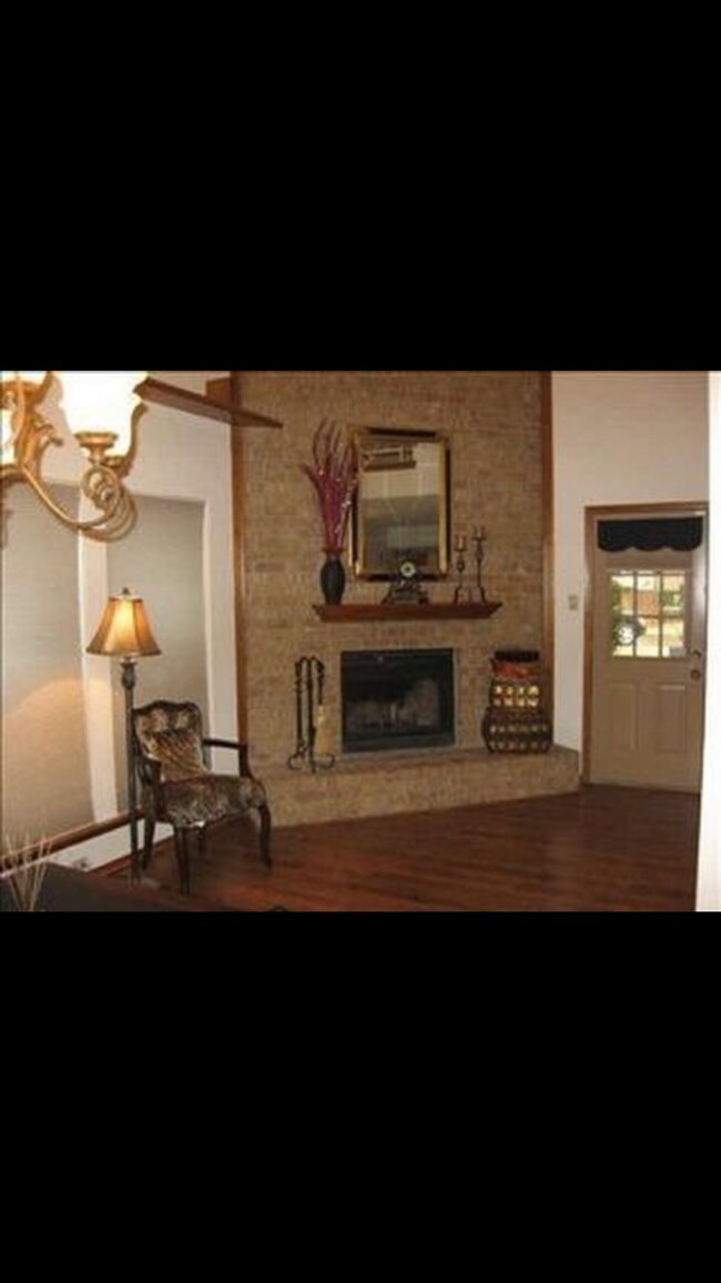 13 Dewberry Ct Rentals in Bedford, TX