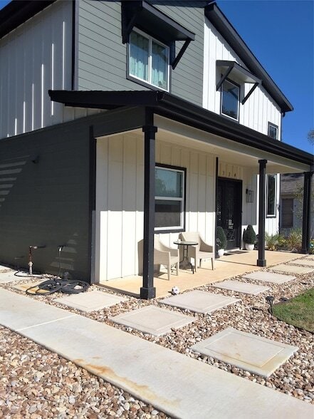 724 Ramsey Ave in Rockdale, TX - Foto de edificio - Building Photo