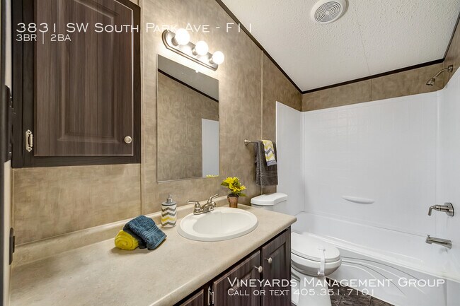 3831 SW South Park Ave-Unit -F11 in Topeka, KS - Building Photo - Building Photo