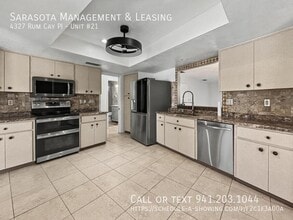 4327 Rum Cay Pl in Sarasota, FL - Building Photo - Building Photo