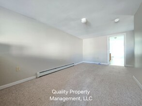 208 Grove St, Unit B in Bangor, ME - Building Photo - Building Photo