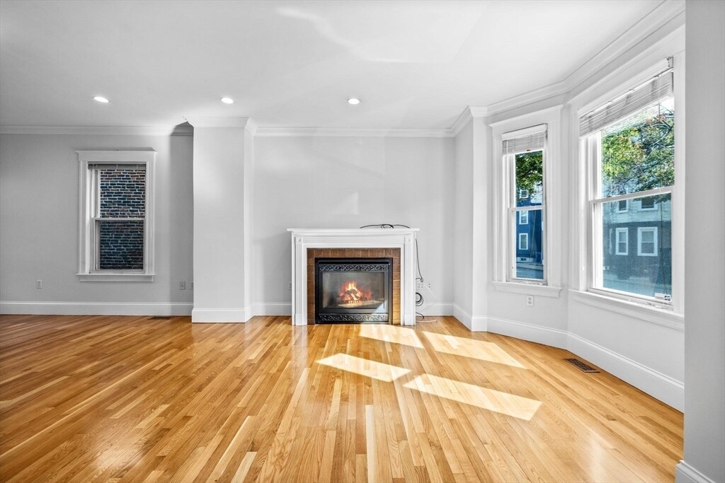 860 E 4th St in Boston, MA - Building Photo