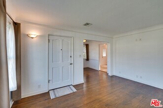 6408 W 82nd St in Los Angeles, CA - Building Photo - Building Photo