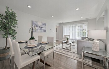 26-28 Arrowhead Ln in Menlo Park, CA - Building Photo - Building Photo
