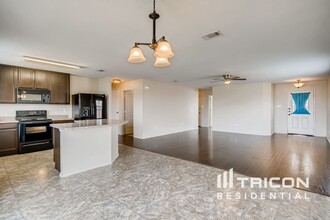 324 Broken Bow in Krum, TX - Building Photo - Building Photo