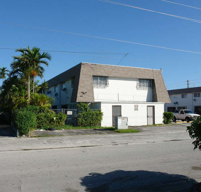 Townhouses of Sweetwater in Miami, FL - Foto de edificio - Building Photo