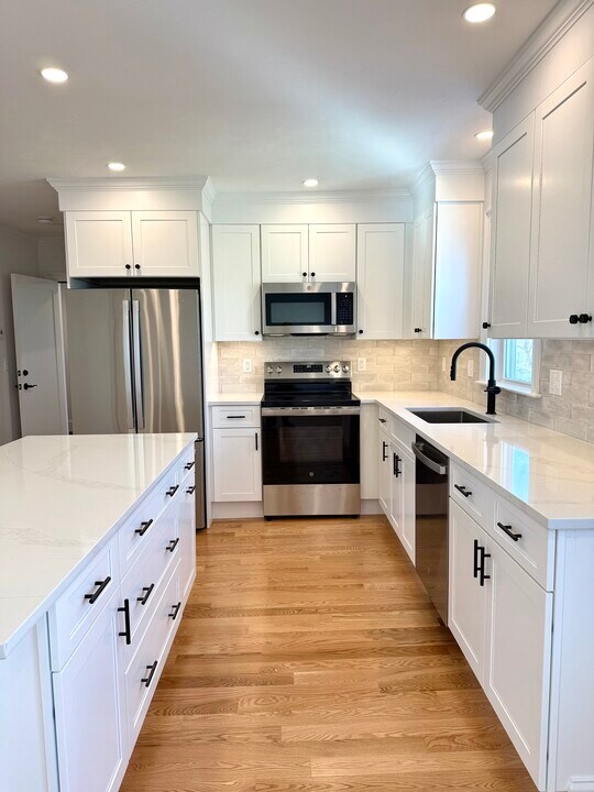 34 Saint Joseph Ave, Unit 2 in Norwood, MA - Foto de edificio